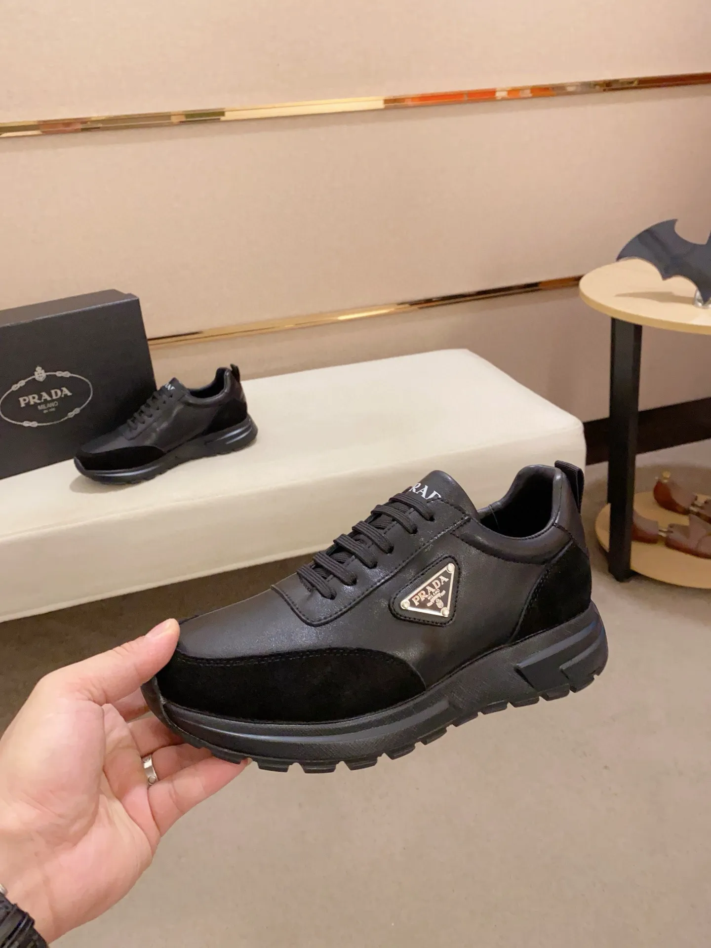 Men's shoes 💰: 500💰 [Prada～Prada] Trendy new styles are on the market. Same style as the official website. Counter quality. Original matching. [Strong] [Strong] Selected first-layer cowhide fabric. Comfortable and breathable sheepskin lining, fine workmanship, upper layer made of 100% pure cowhide, original last shape, comfortable on the feet, shoe sizes 38 to 44
